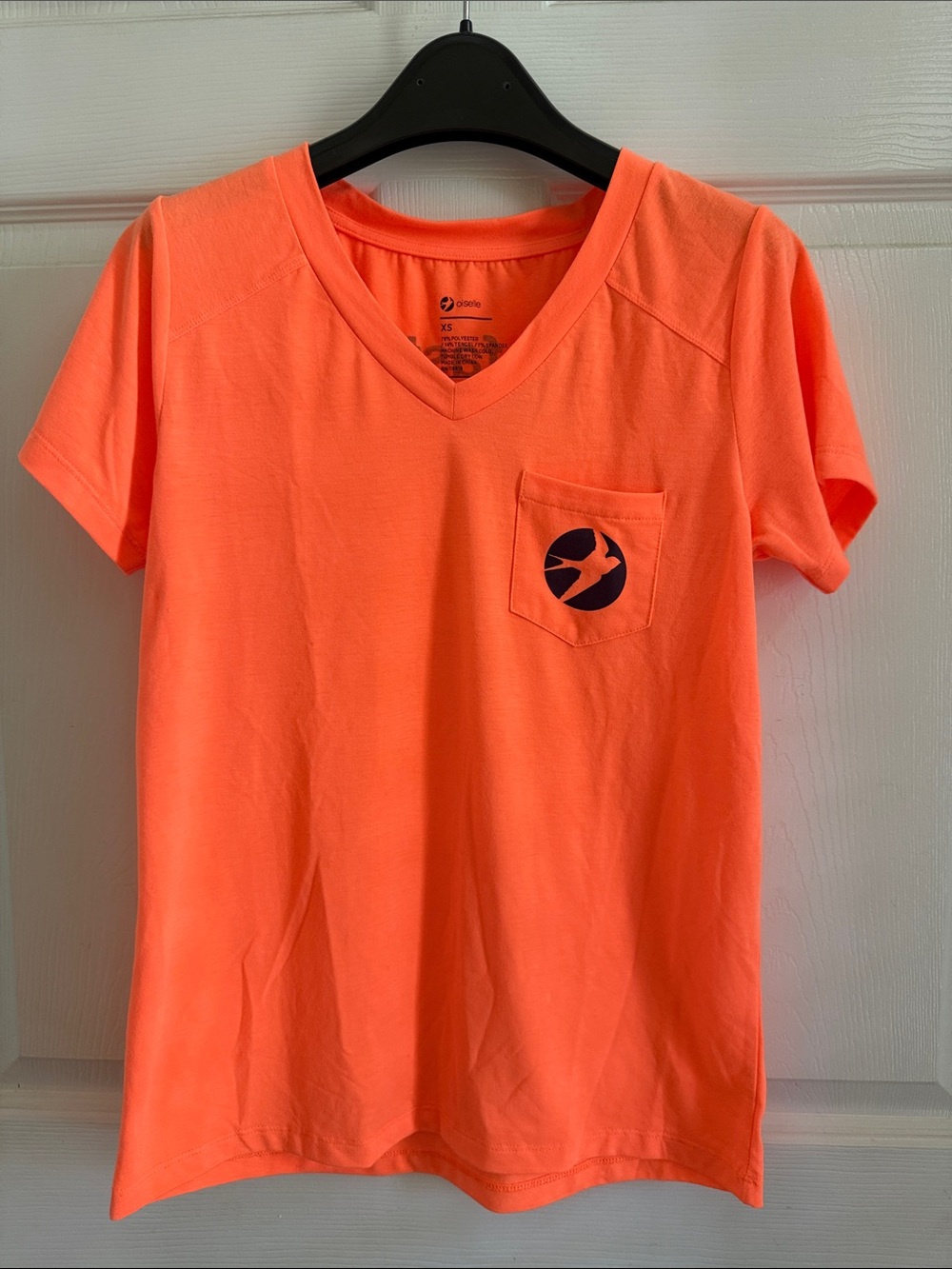 NWOT oiselle Bright Neon Orange V-Neck Pocket Tee Go Fast Take Chances